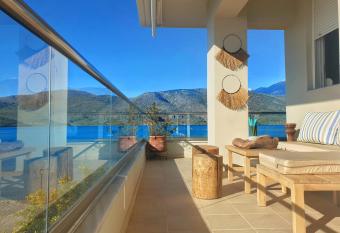 Boho Beach House in Itea-Delphi has Balcony rooms