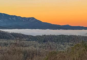 Morning Vista has Balcony rooms