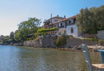 Nikoleri Studios & Apartments has Balcony rooms