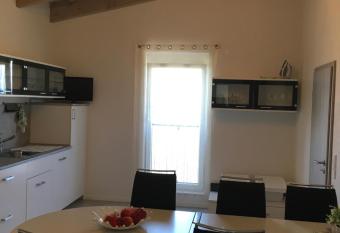 Neurieder Unterkunft allows 18 year olds to book a room