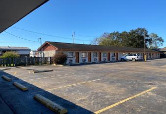 Relax Inn-Plaquemine has Smoking rooms