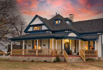 Blue Heron Bed and Breakfast on Lake Granbury allows 18 year olds to book a room