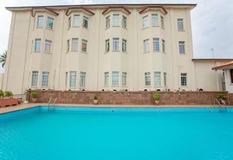 The Congress Hotel allows 18 year olds to book a room