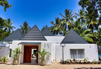 Searenity Beach Villa allows 18 year olds to book a room