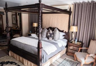 Tuscan Rose has Balcony rooms