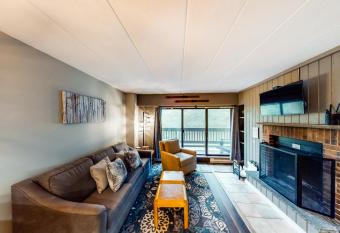 Mountain Green 1B3 has Balcony rooms