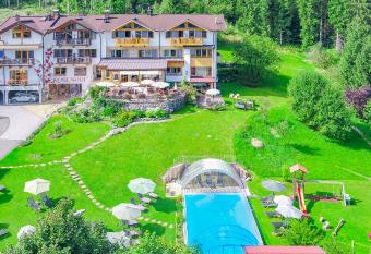 Gartenhotel Rosenhof bei Kitzb  hel has Balcony rooms