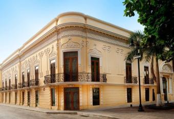 Mansi  n M  rida Boutique Hotel - Restaurant allows 18 year olds to book a room