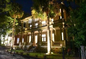 607 Bay Inn Downtown Beaufort allows 18 year olds to book a room