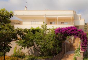 Arco Fiorito has Balcony rooms