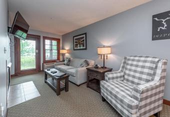 B104 One Bedroom Lake View has Balcony rooms