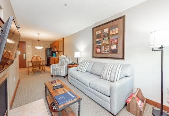 B105 One Bedroom Lake View has Balcony rooms