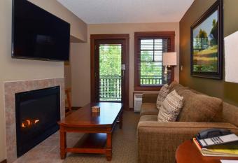 B204 One Bedroom Lake View has Balcony rooms