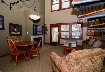 B206 One Bedroom & Loft Lake View has Balcony rooms