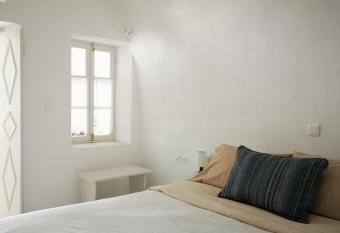 Spitia Tzitzi has rooms with a private hot tub