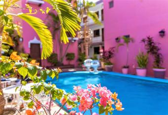 Hotel Santa Luc  a allows 18 year olds to book a room