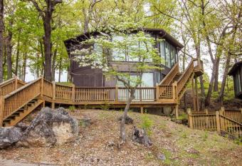 UNIT 17 - TREETOP 2 BEDROOM VILLA has Balcony rooms