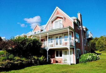 Auberge Le Tricorne has Balcony rooms