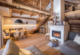 Obereggeralm has Balcony rooms