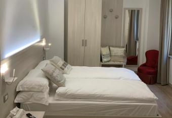 Residenza Pezzani allows 18 year olds to book a room