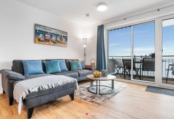 Chill Harbour has Balcony rooms