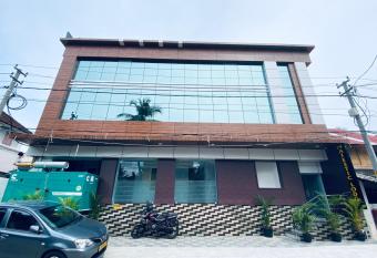 Majestic Inn has Balcony rooms