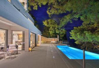 Villa Selca Brac A Stunning Contemporary 5 Bedroom Villa 5 Metres to the Beach has Balcony rooms