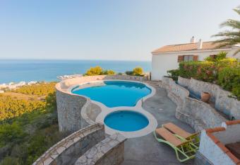 Breizas has Balcony rooms