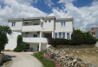 Apartments Galeb allows 18 year olds to book a room