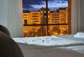 Pensi  n Espol  n De Logro  o allows 18 year olds to book a room