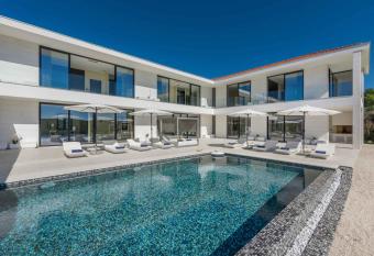 Villa Vrsar Magnifique A Beautiful Contemporary 5 Bedroom Villa Sauna and Gym has Balcony rooms