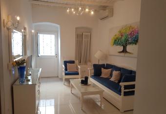 NN Mykonos Downtown Deluxe Apartment has Balcony rooms