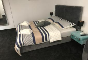 WooW Apartments has Balcony rooms