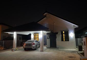 Bangi Utara Villa has Balcony rooms