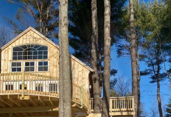 SkyView treehouse has rooms with a private hot tub