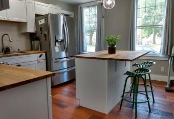 Main Street home near Starved Rock and Downtown Ottawa allows 18 year olds to book a room