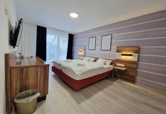 Hotel am Kurpark allows 18 year olds to book a room