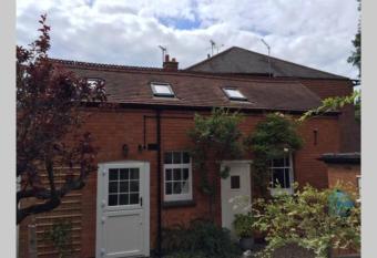 thelittlebarn in Nottingham allows 18 year olds to book a room