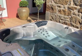 Villa Louisa allows 18 year olds to book a room