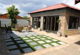 Charis View Guest House has Balcony rooms