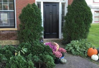 The Federal House has Balcony rooms