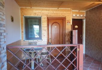 Confortevole monolocale in villa allows 18 year olds to book a room