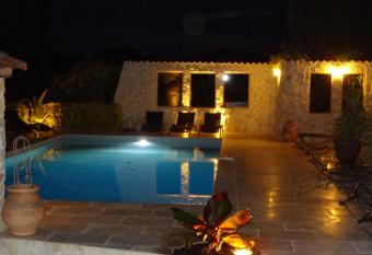 La Bastide de Font Clarette allows 18 year olds to book a room