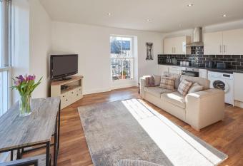 Host & Stay - Abbey Court Apartment has Balcony rooms