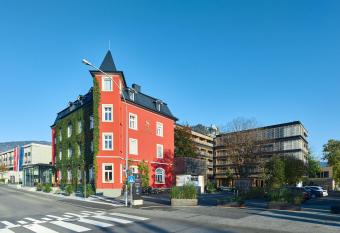 Hotel Schw  rzler has Balcony rooms