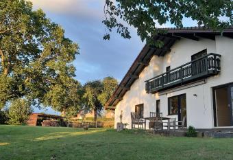 Aux Capucines allows 18 year olds to book a room