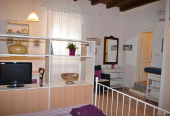 La Piazzetta allows 18 year olds to book a room