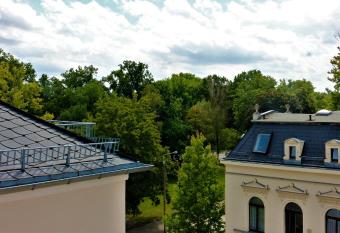 Zentral gelegene Wohnung nahe Schwanenteich allows 18 year olds to book a room