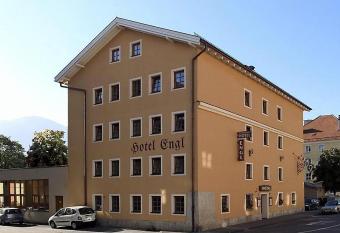 Hotel Engl allows 18 year olds to book a room