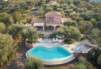 Beautiful 3-bed villa with pool and amazing views has Balcony rooms